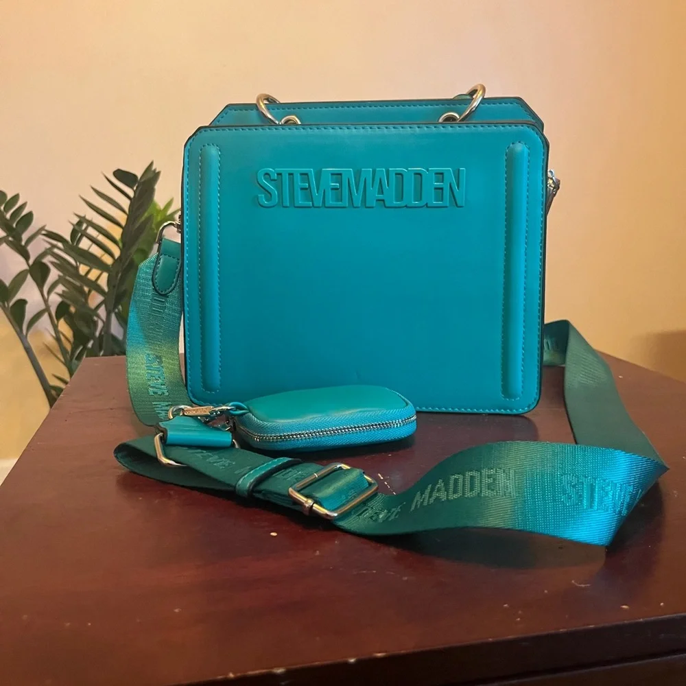 Steve Madden Blue Crossbody Bag with Structured Design - Picture 1 of 5